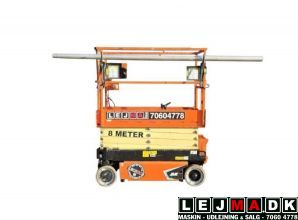 Lej Rør holder til JLG saxlifte