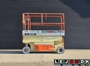 Lej en Saxlift 8,1 meter smal JLG 2030ES
