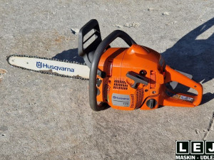Lej en benzin motorsav Husqvarna 135